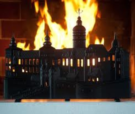 Slottet 3 kronor brinner!.