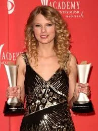 Taylor Wins Album Of The Year ACM Award