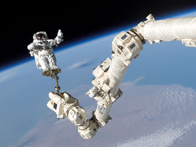 Canadarm2