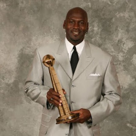 Micheal Jordan receives the Hall of Fame award.