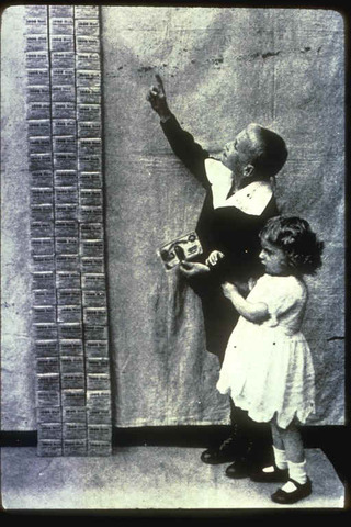 The price of a loaf of bread reaches  201 000 000 000 marks.