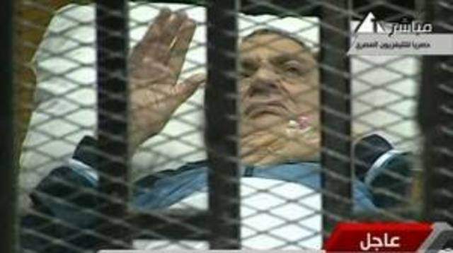 Egypt: Mubarak returns to court