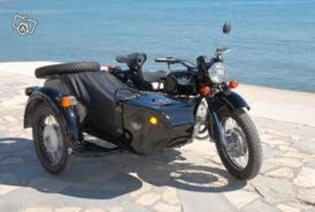 μηχανοκίνητο δίκυκλο -ουσιαστικά επρόκειτο για τρίτροχο