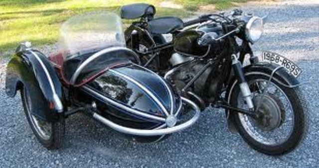 Μοτοσυκλέτα με καλάθι