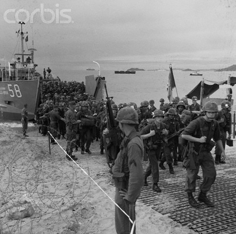 8000 U.S. soldiers land in South Vietnam