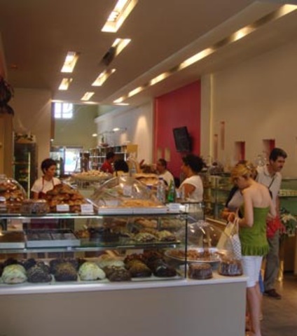 Η εξάπλωση και το πρώτο μαγαζί σοκολάτας