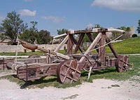 -Inventos: La catapulta (siglo IV a.C.)