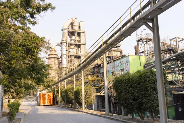 Exitosa emisión de acciones.  Adquisición de activos de Lafarge en Honduras (USD 300M)