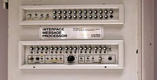 . **อินเทอร์เน็ต (ARPANET)**