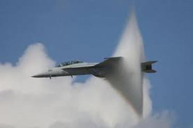 πρώτη υπερηχητική πτήση