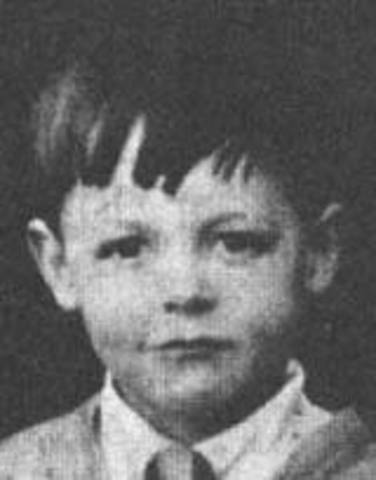James Paul McCartney Born