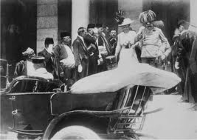 Ferdinand and Sophie visit Sarajevo and are assassinated By Gavri;p Princip