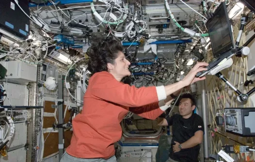 2008 - Internet in space