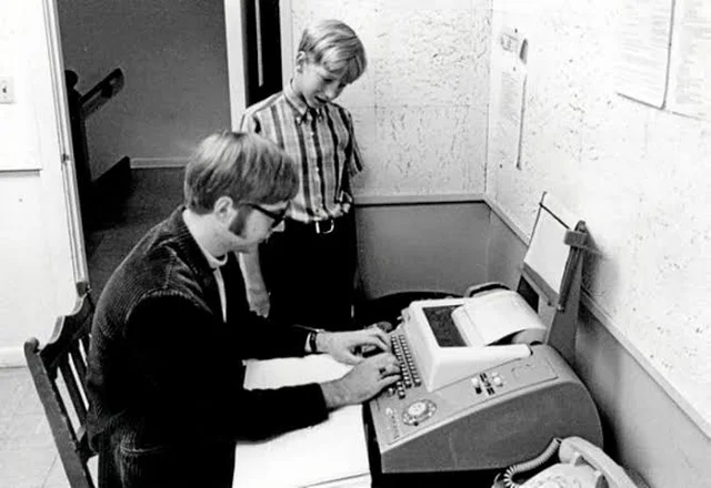 Bill Gates y Paul Allen programan en Harvard