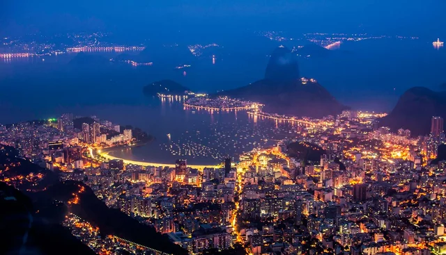 In 1555 French forces occupy Rio de Janeiro harbor.