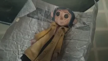 Coraline recives the creepy doll