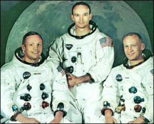 Neil Armstrongreaches the Moon