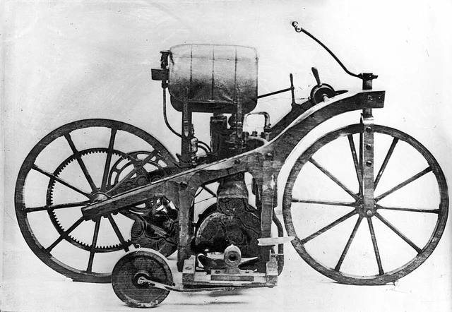 La primera moto de la historia