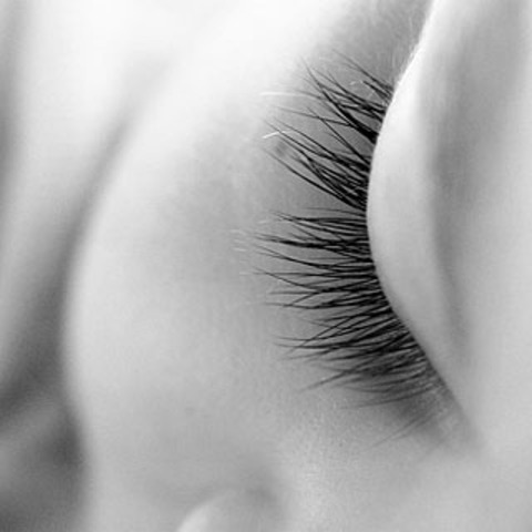 Eyelids can open and weight can be up to 6.6 pounds.