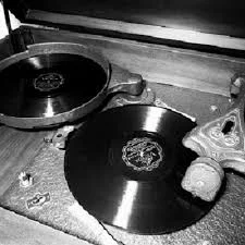 PRIMER DISCO EN VINILO