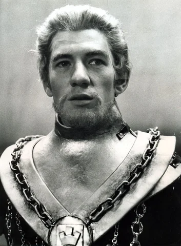 Defining Role in Edward II