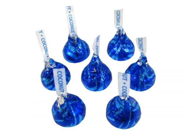 Kisses are wrapped in colors other than silver for the first time.