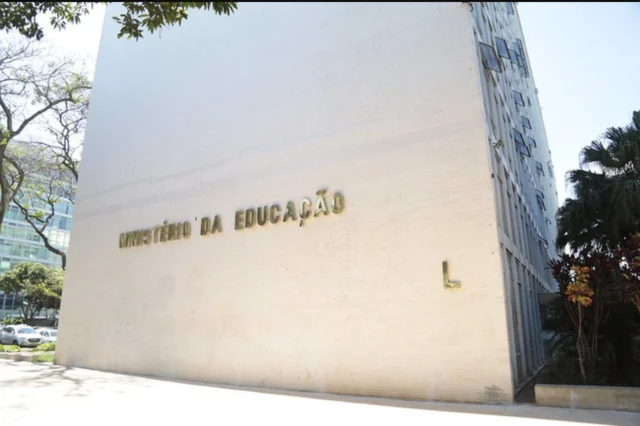 MEC passa a transmitir as aulas da Feplam