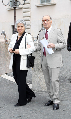 Il 13 ottobre 1956, sposò Maria Travia