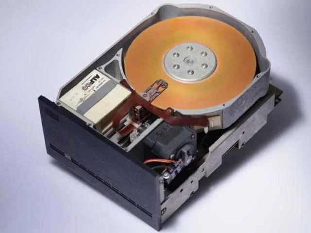 Primera Unidad de Disco Duro
