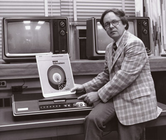 RCA SDT200 CED Player - The First to Accept Discs in Caddies