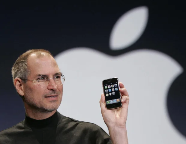 Lanzamiento del primer iPhone