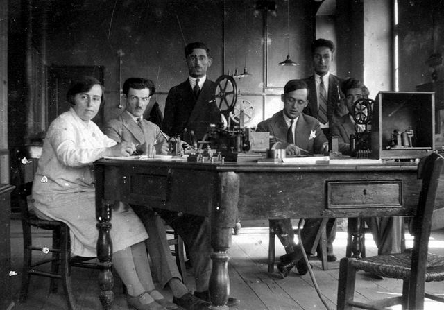 Δημιουργία πειραματικών ραδιοφωνικών εκπομπών