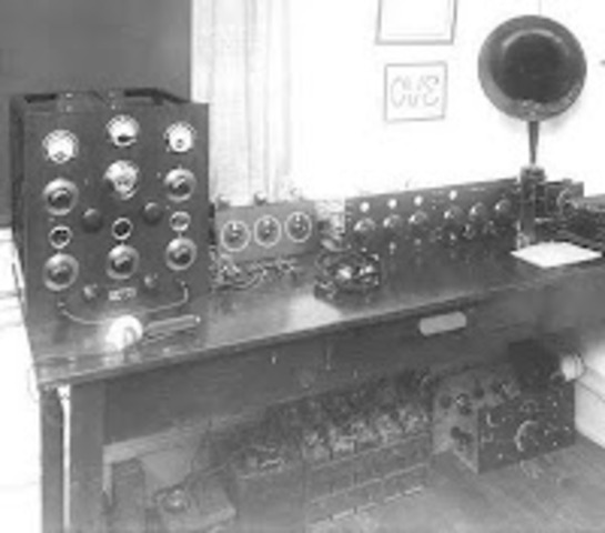 Μετάδοση  δελτίων καιρού και χρηματιστηρίου απο τον Πύργο του Άιφελ