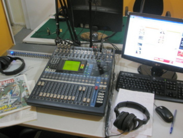 Εγκαινίαση εθνικού ραδιοφωνικού σταθμού