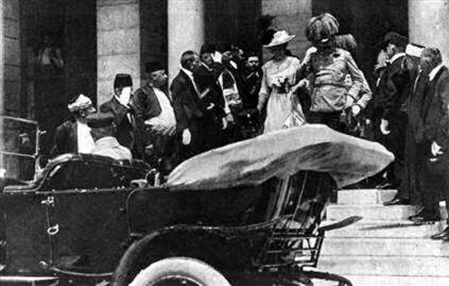 Ferdinand and Sophie visit Sarajevo and are assassinated by Gavrilo Princip