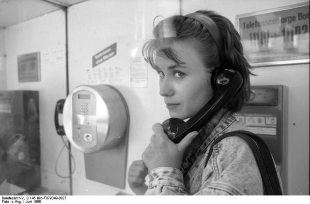 AT&T Measures over 4000 heads in order to design handsets