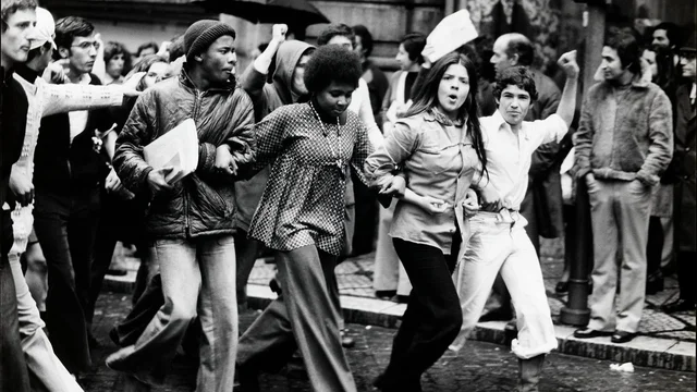 Revolución de los Claveles