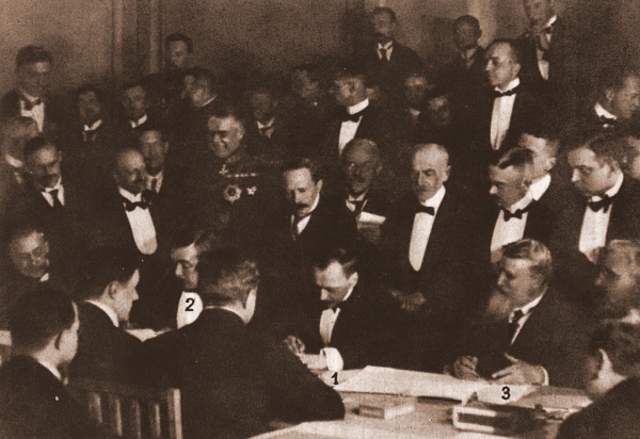 Germany and Russia sign the Treaty of Brest-Litovsk