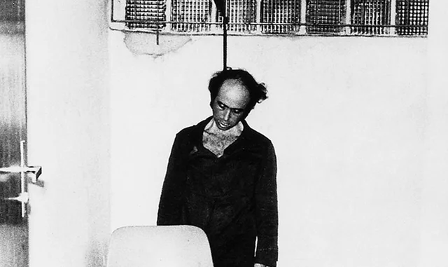 Vladimir Herzog é assassinado no doi-codi Jornalista morre sob tortura, polícia monta farsa e 8 mil fazem protesto na Sé