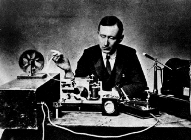 Τα ραδιοκύματα μεταδίδουν φωνή και μουσική