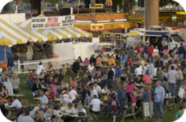 Chow Wagon at Waterfront Park