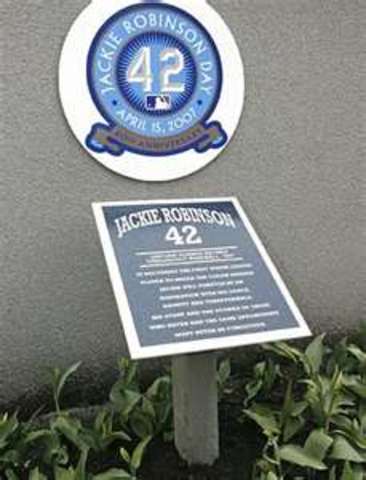 Traded to New York Giants but decided to retire from MLB