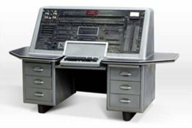 IBM 701: First electronic stored computer that used vacuum tubes.