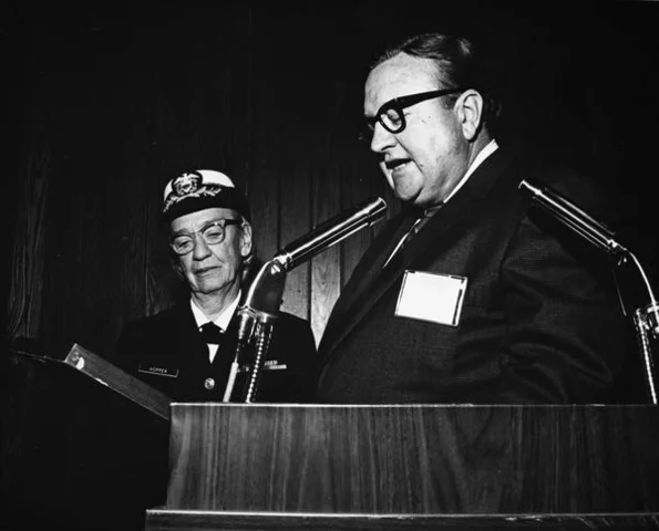 Hopper receives award