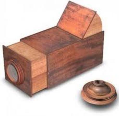 O Ντανιέλ Μπαρμπάρο τοποθέτησε πρώτος τον φακό στην camera obscura για καλύτερα αποτελέσματα.