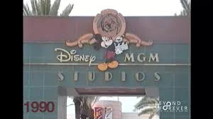 Se crea Disney Press para libros infantiles. Y se crea Hollywood Pictures (tercer estudio bajo el sello de Disney)