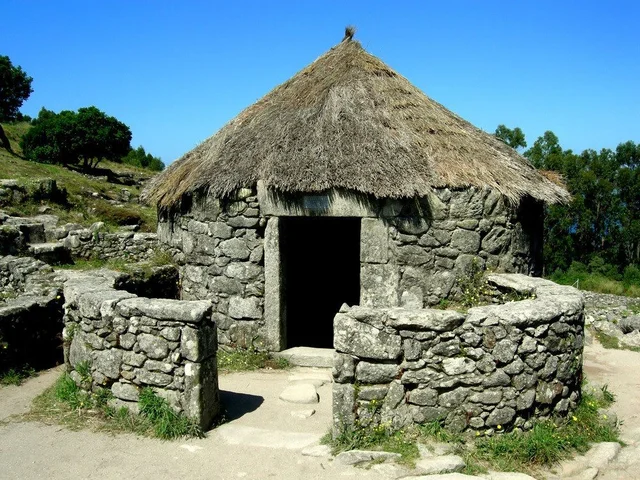 PRIMERAS FORTIFICACIONES