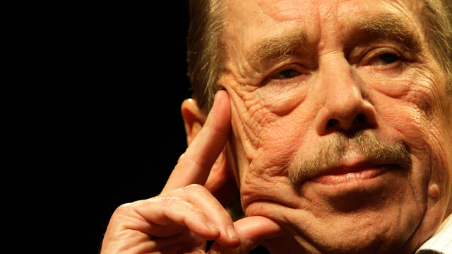 Havel steps down from presidency
