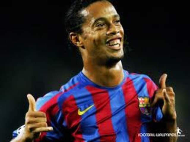 Ronaldinho signed with FCB