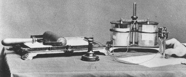 Invents the electric pen